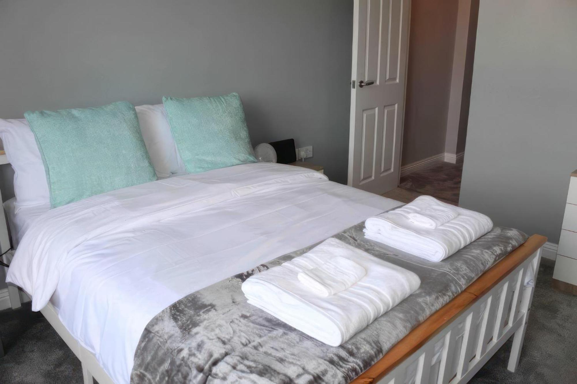Lovely 2 Bed 2 Bath Flat With Free Parking Poole Exterior foto