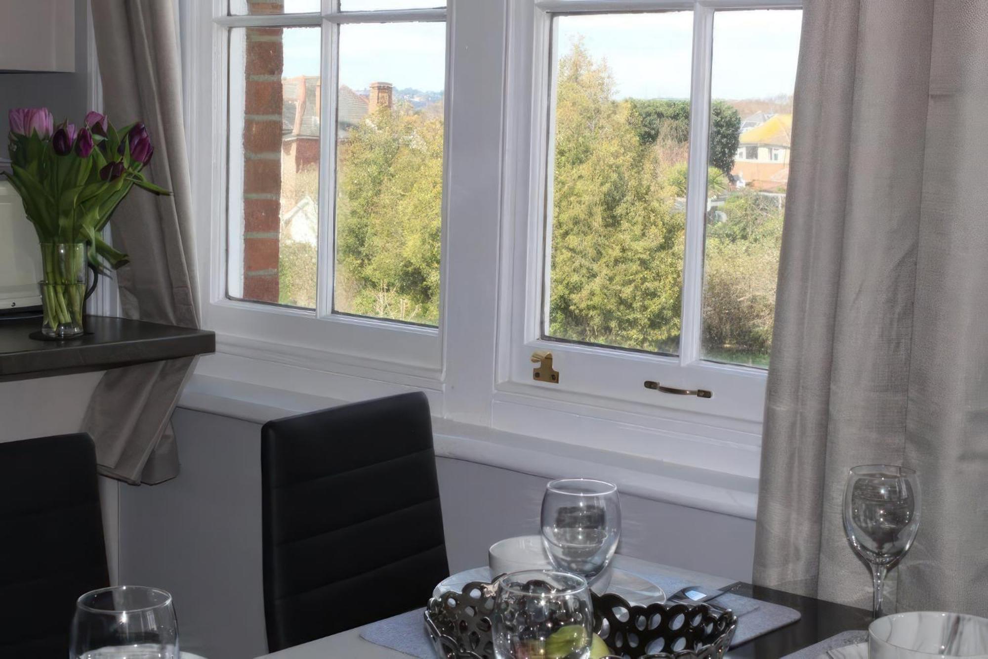 Lovely 2 Bed 2 Bath Flat With Free Parking Poole Exterior foto