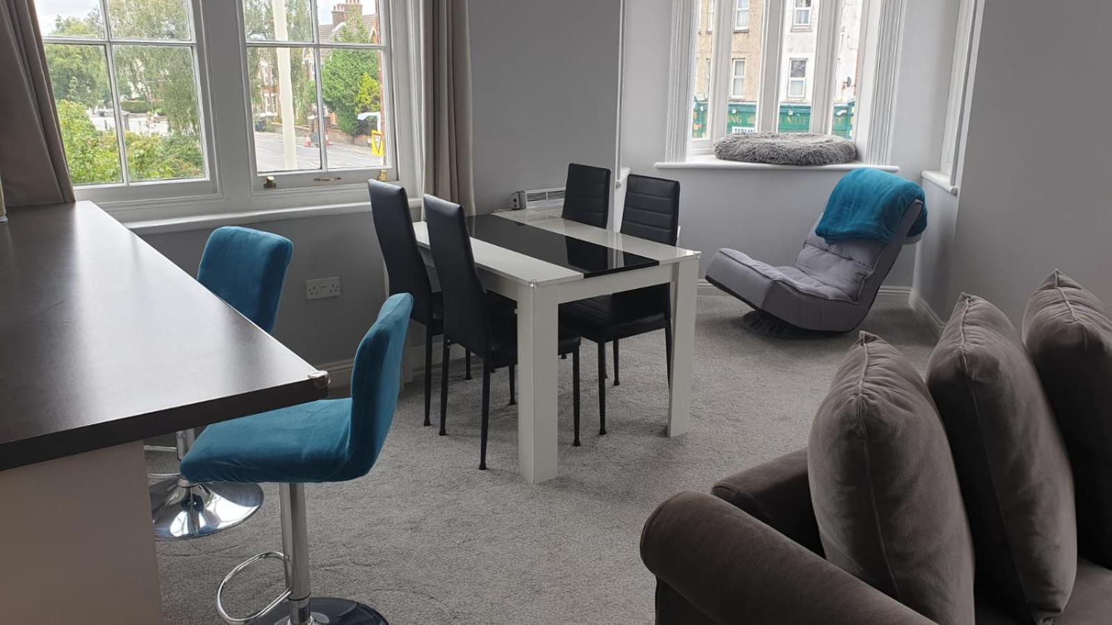 Lovely 2 Bed 2 Bath Flat With Free Parking Poole Exterior foto
